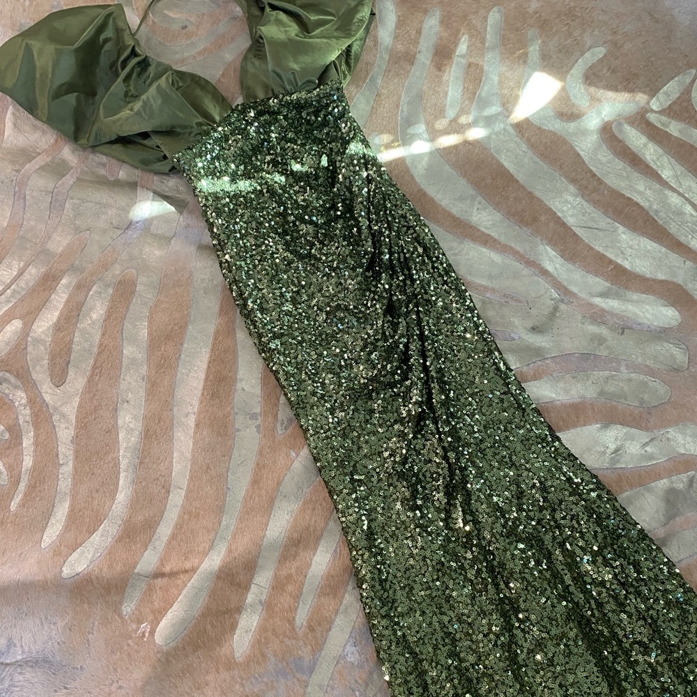 Never worn size 12 beatiful evning gown wedding guest